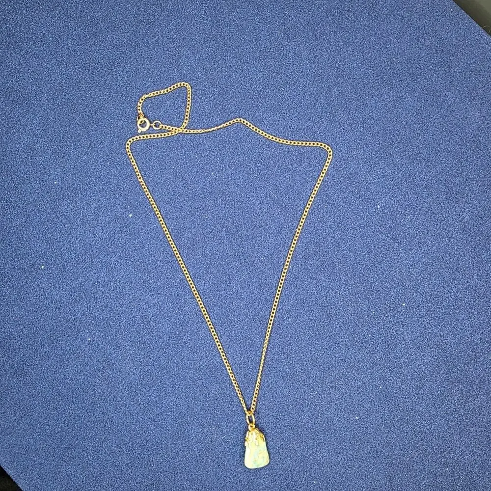 Vintage Gold Tone Chain Necklace with Green Stone Pendant 18